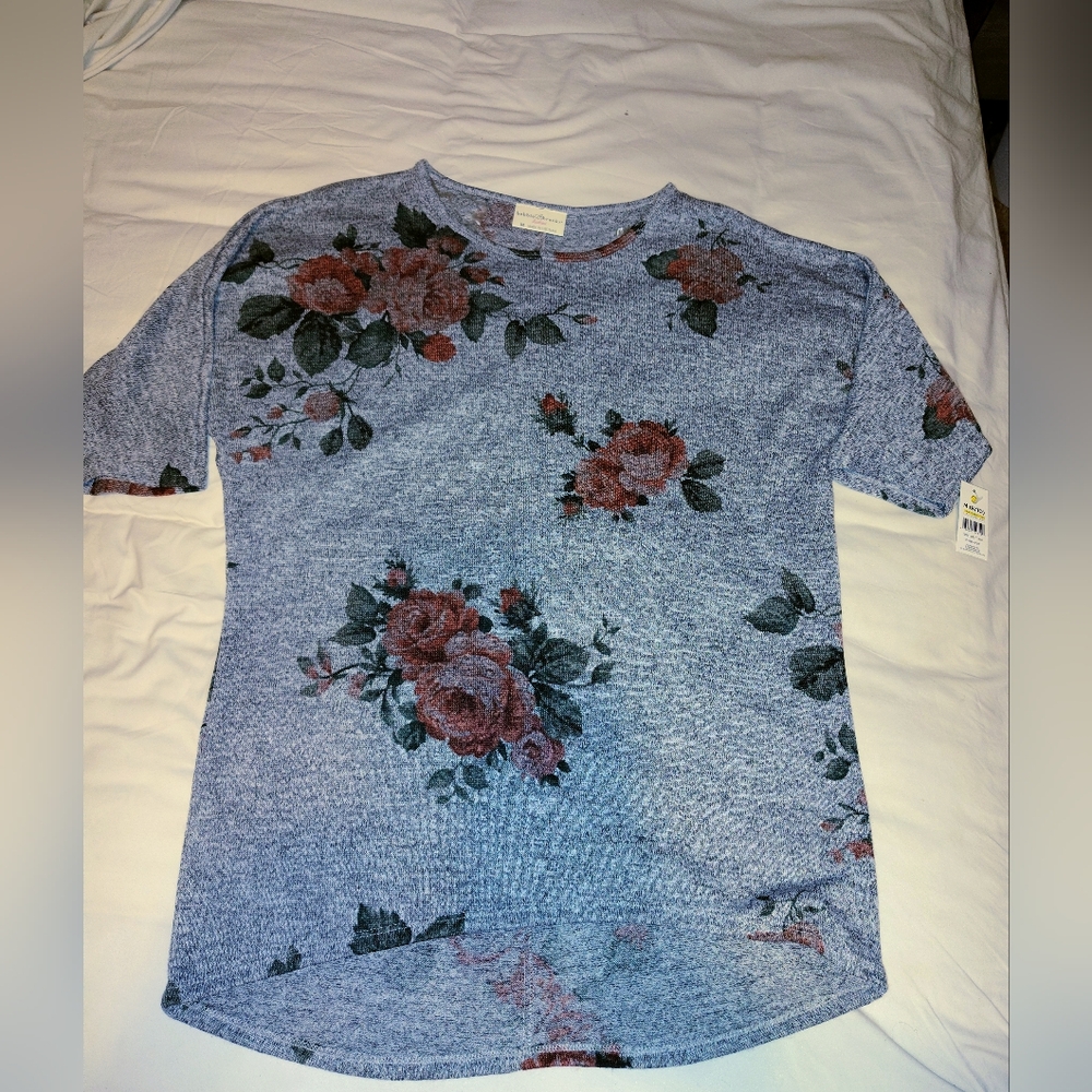 Bobbie Brooks Gray and Red Floral Top,NWT - Picture 1 of 7